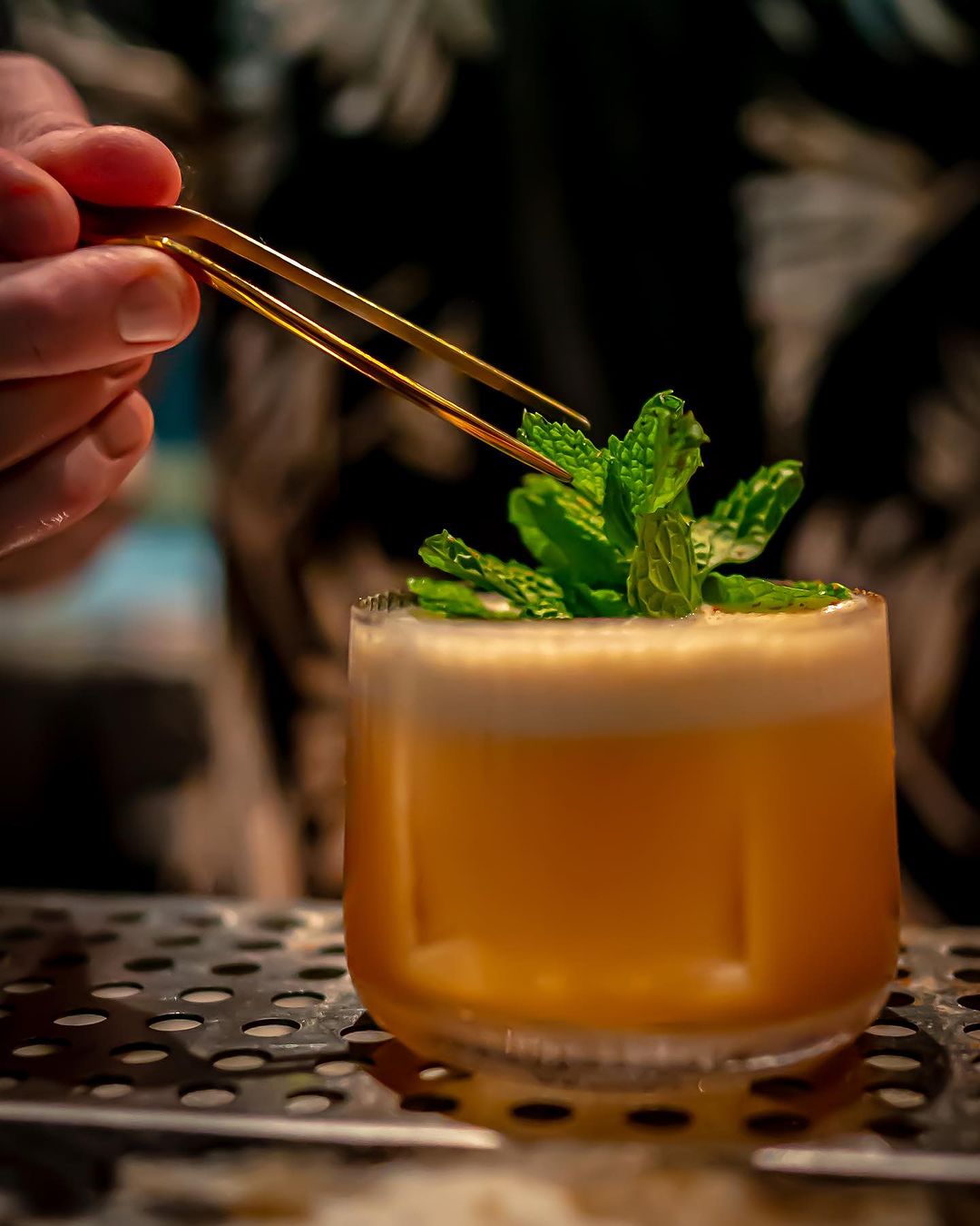 Coctais at ADKT, Barman making coctail at ADKT restaurant, restaurant