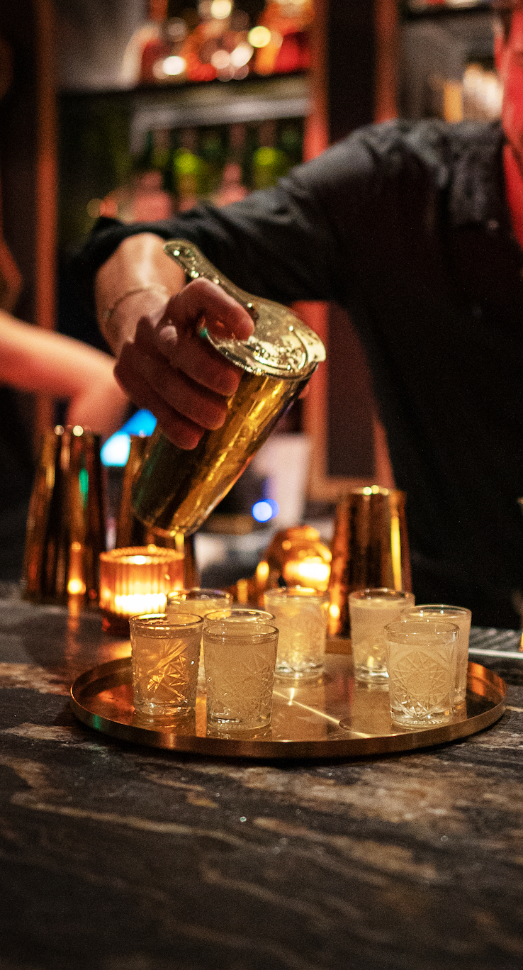 Barman Author Coctails, Barman filling the glass with author coctail, ADKT restaurant in LA